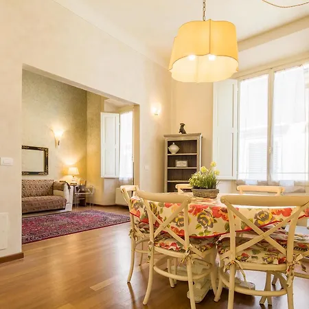 Apartment Tornaquinci Palace *