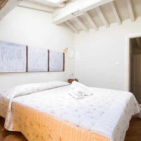 Apartment Tornaquinci Palace