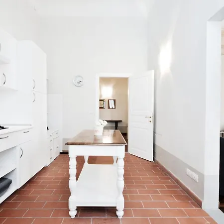 Apartment Tornaquinci Palace