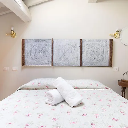 Tornaquinci Palace Apartmán