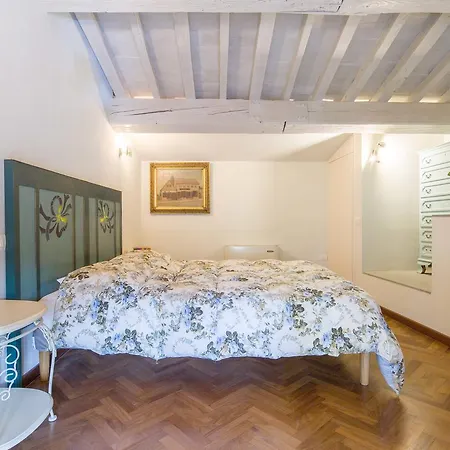 Tornaquinci Palace Apartmán